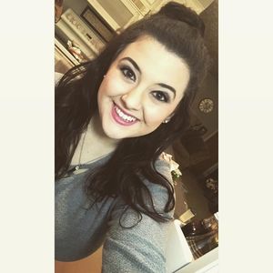 Meet your Posher, Hilary